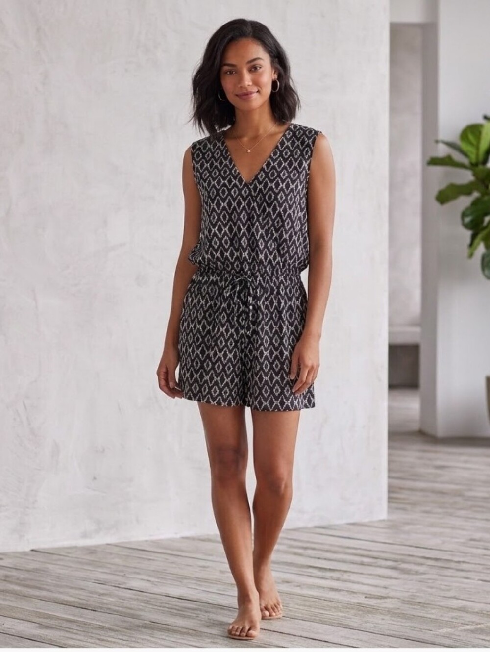White House Black Market Black Sleeveless Romper 1 Piece V-Neck WHBM Sz 14